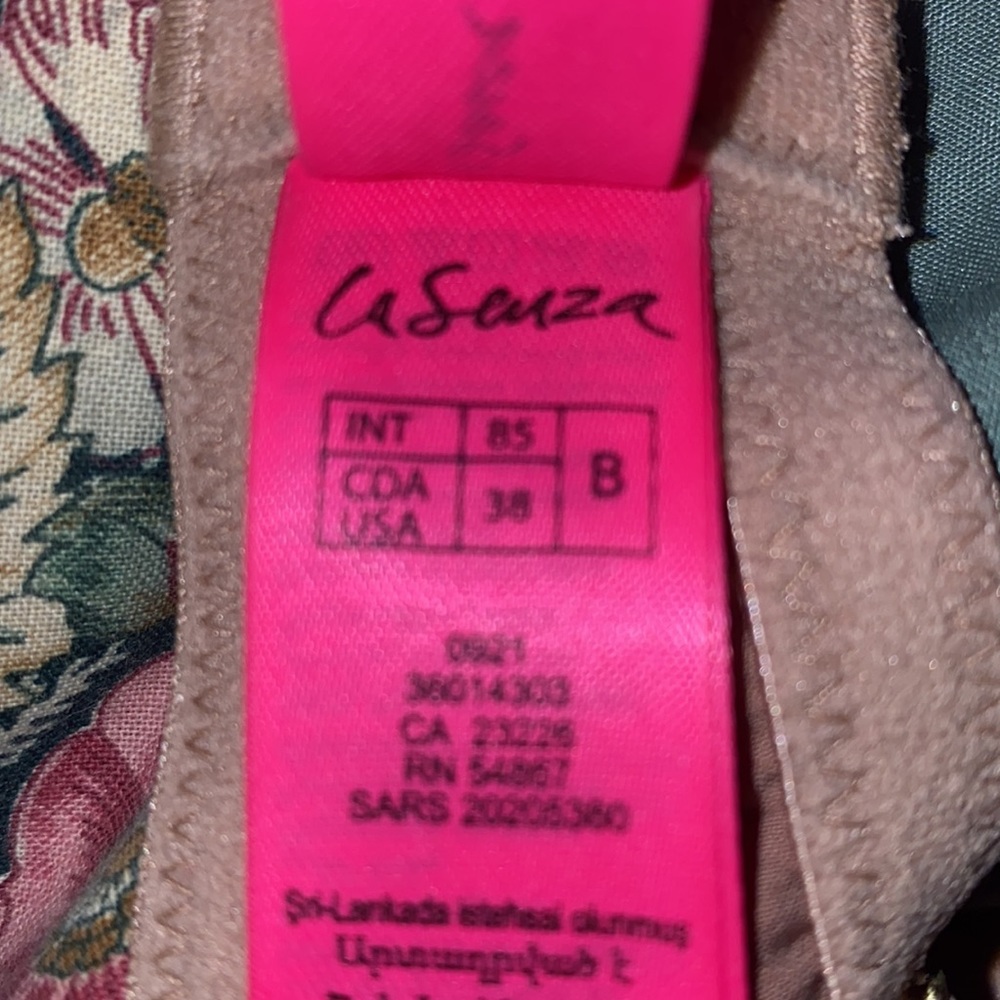 Matching Bra and Silk Robe - Picture 3 of 5